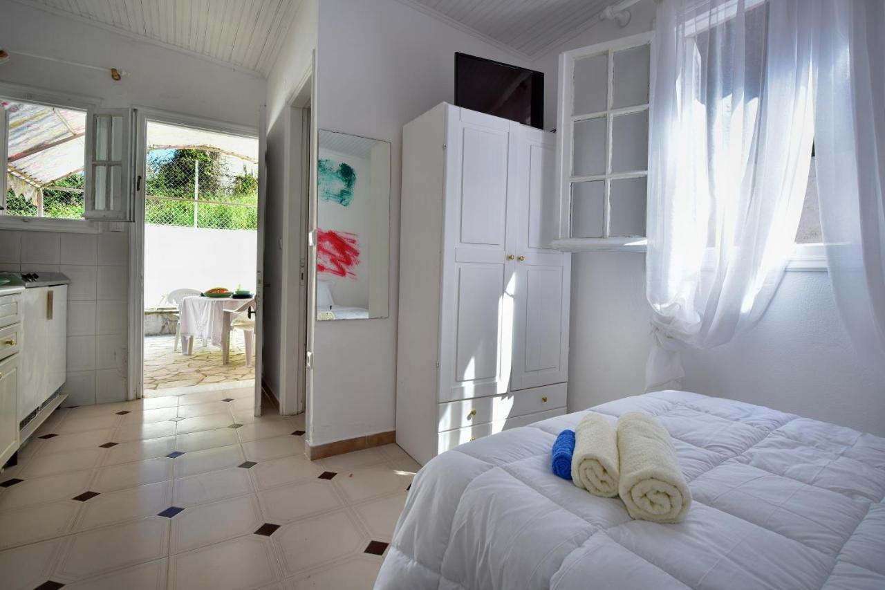 Apartment Merlyn Into The Nature, 100m From The Beach Dafnila